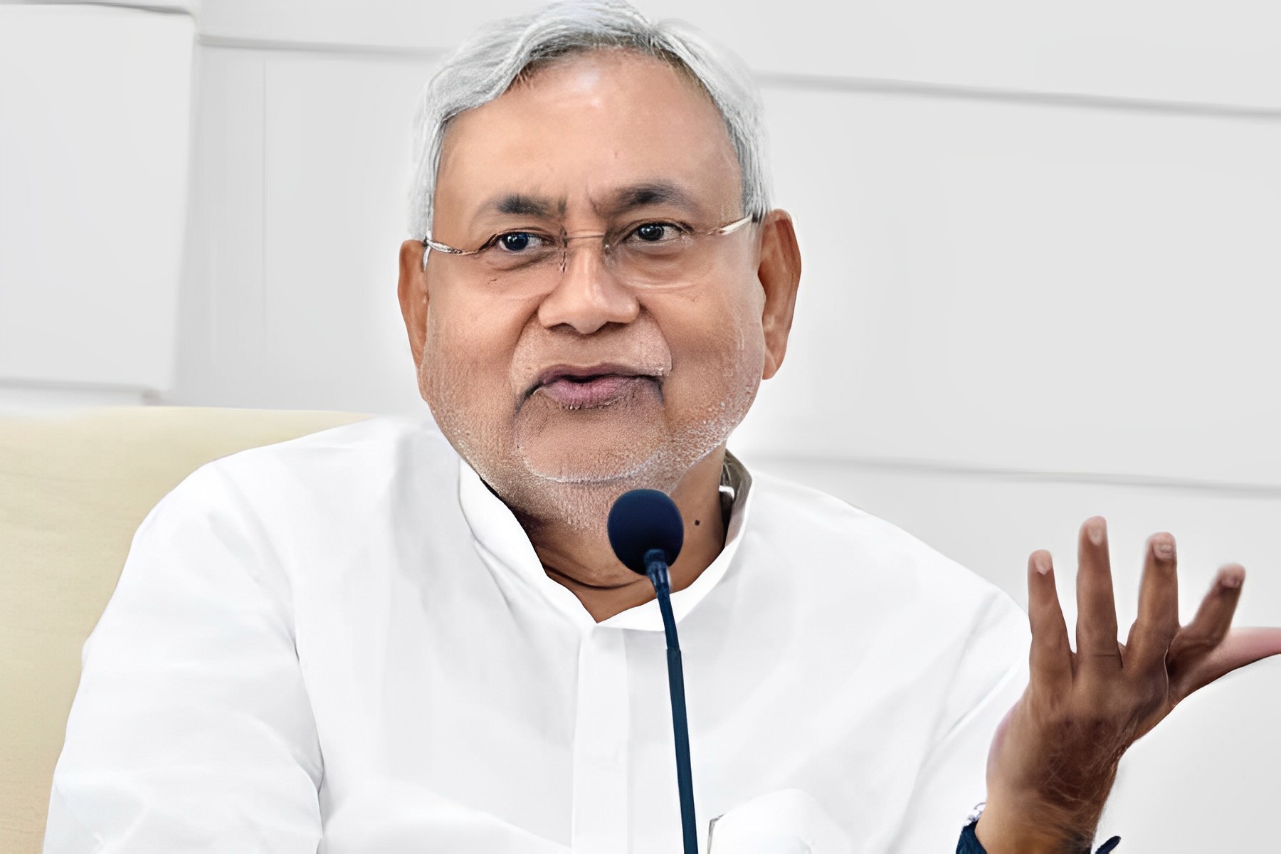 Nitish Kumar accuses central government, emphasizes commitment to healthcare development in Darbhanga