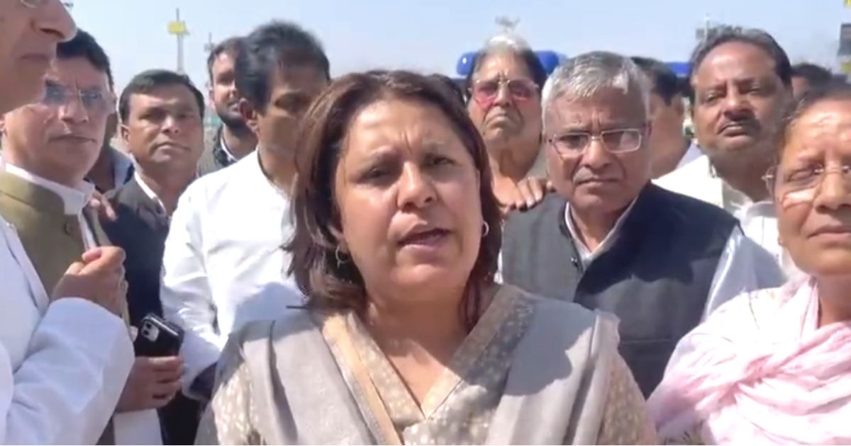Supriya Shrinate, the Congress party's spokesperson and a former journalist from Uttar Pradesh, has demanded a clear explanation for Khera's sudden deplaned from the aircraft.