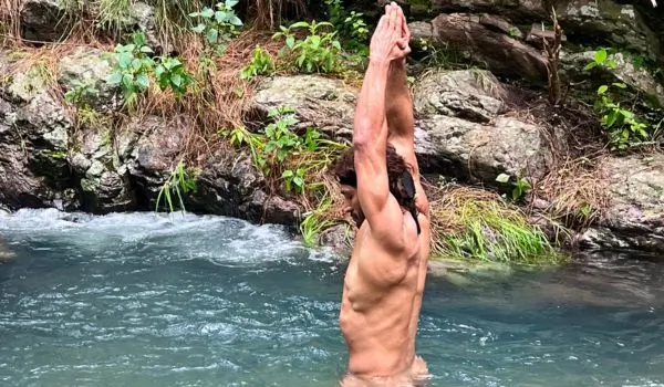 Vidyut Jammwal posing Naked in the River