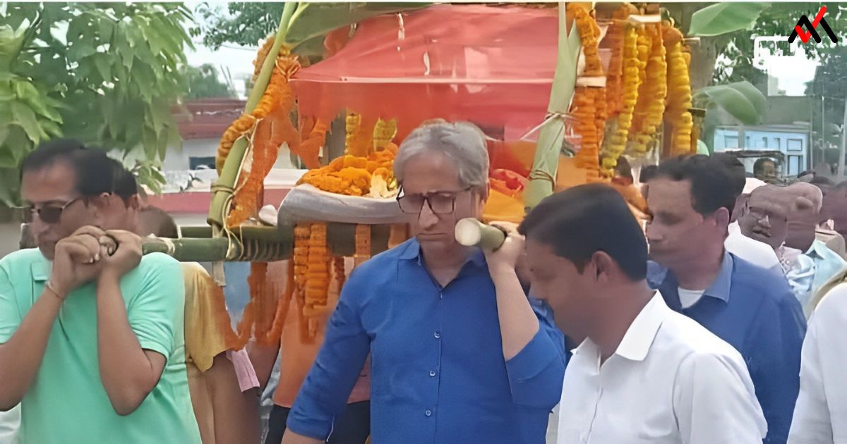 Ravish Kumar bids a final farewell to his beloved mother in the company of family and friends